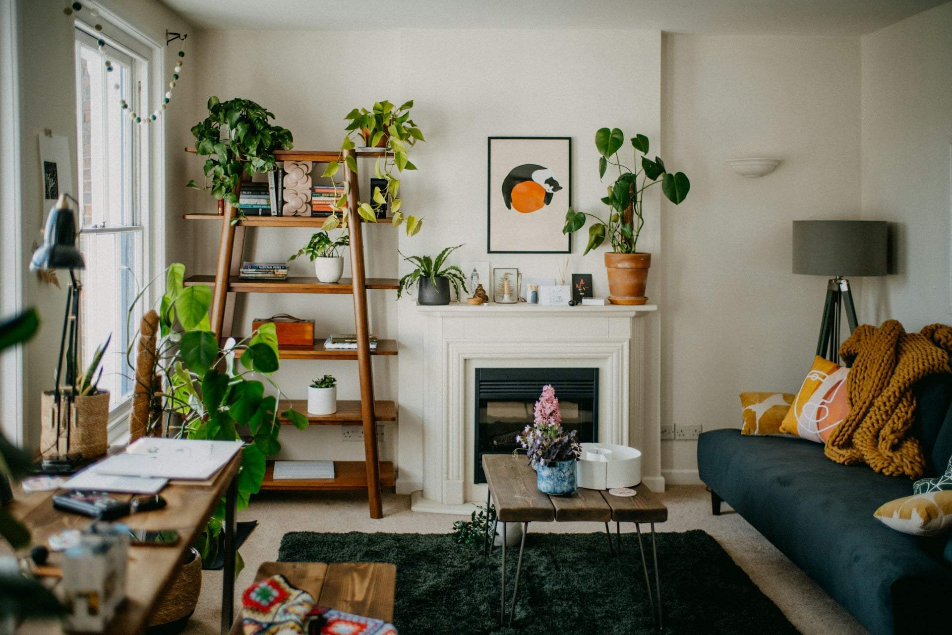 What You Notice First When You Walk Into a Room Reveals This About You — Lifestyle