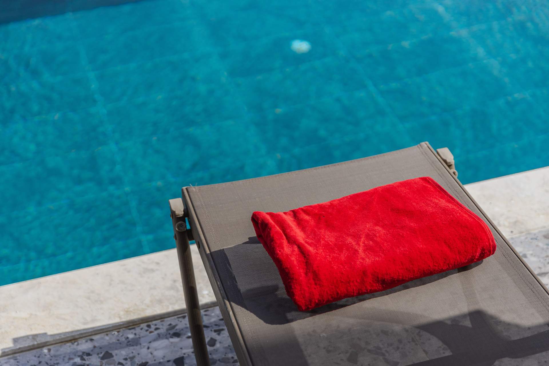 The unwritten pool rule that ends the towel war before it starts — Leisure
