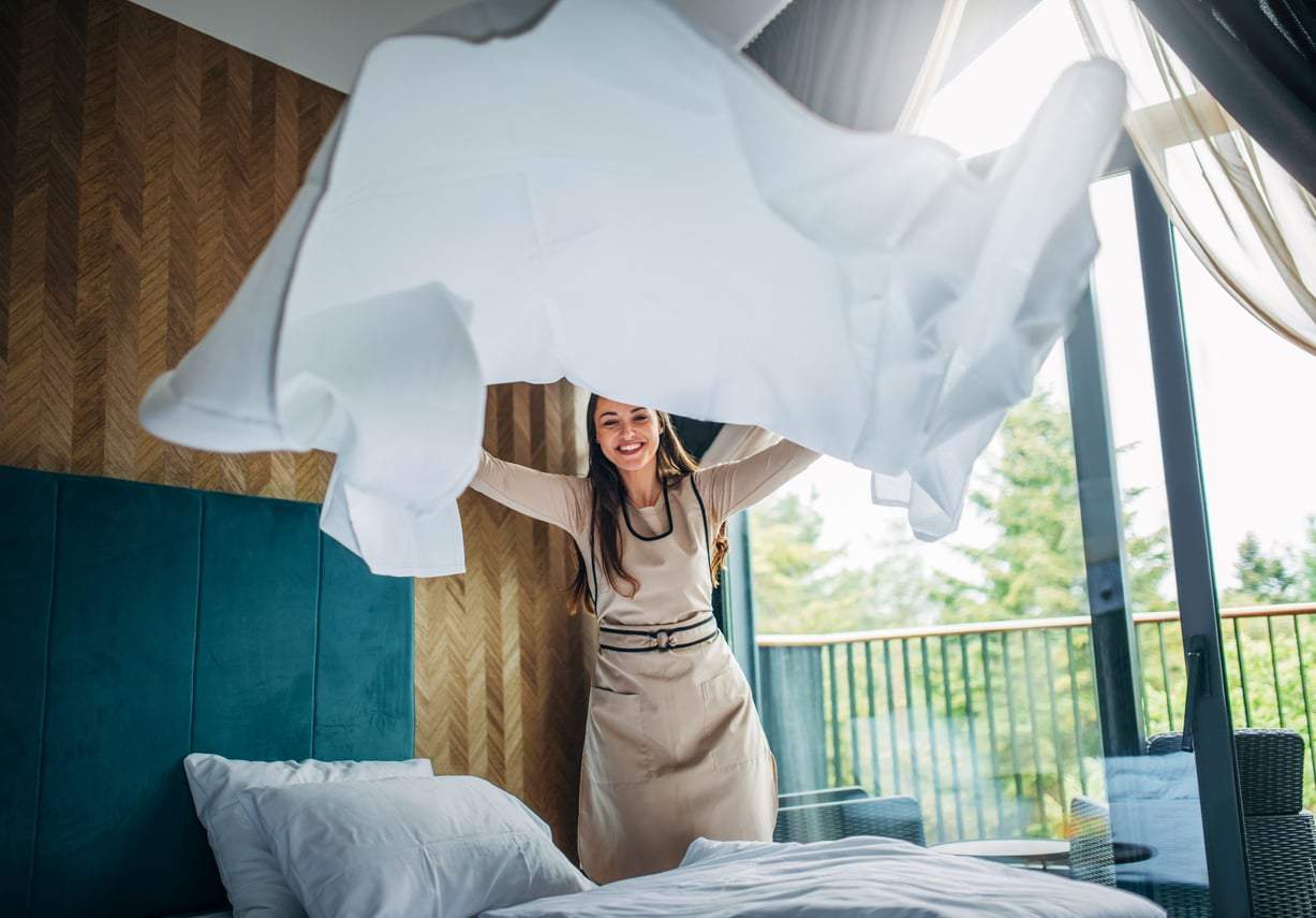The 10-second sheet trick that tells you if your bedding is actually clean — a lifesaver when you travel — Health