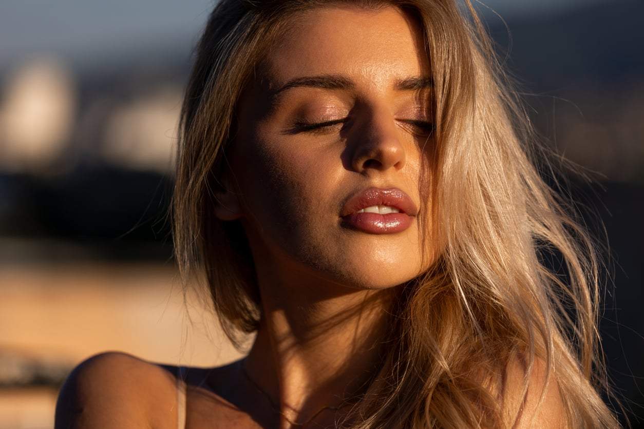 The "beach skin" makeup trend that fakes a sun-kissed glow in minutes — Face