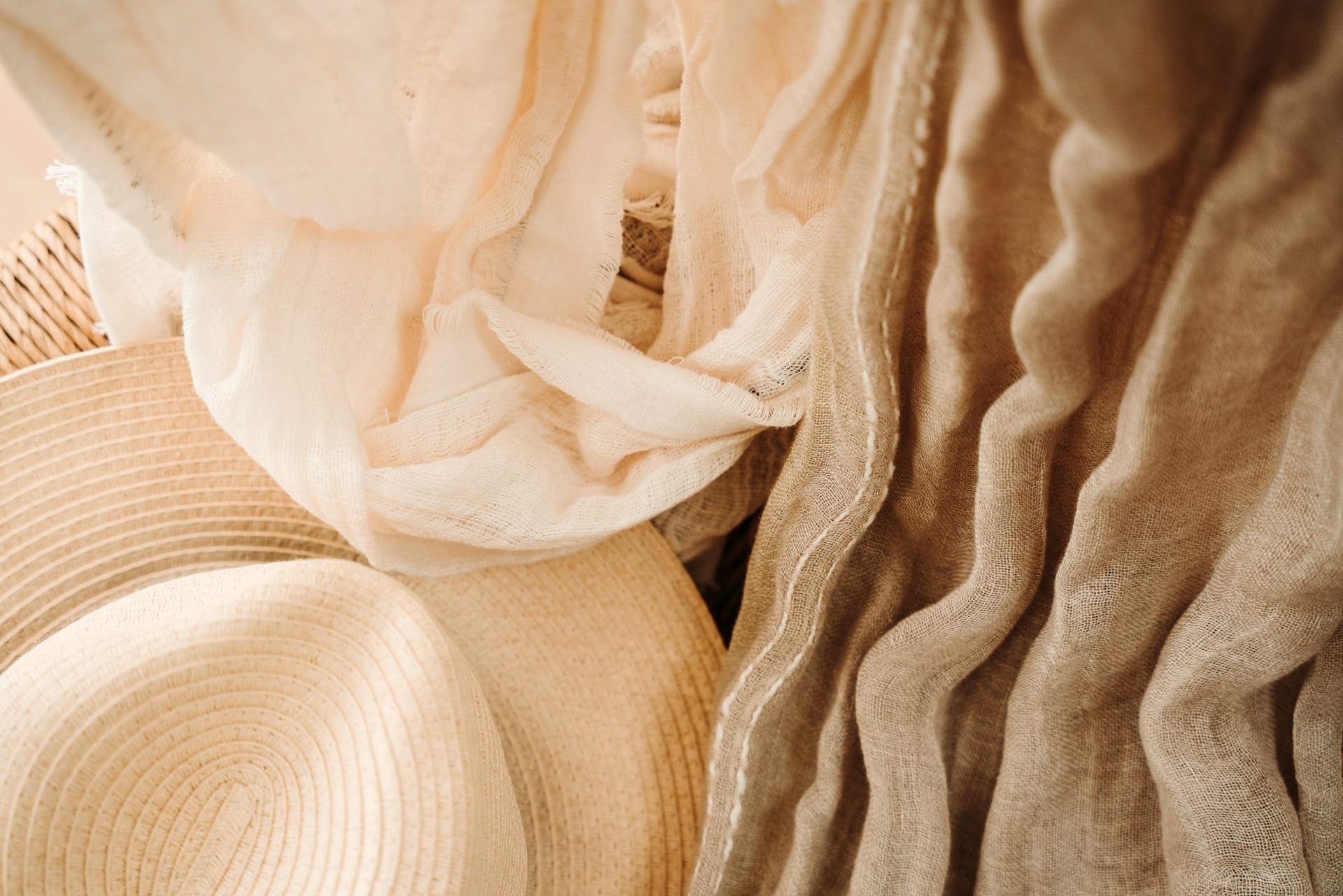 5 fabrics and cuts that look polished even if you never iron — Fashion