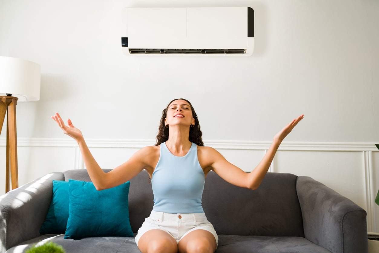 Air Conditioning vs. Heat: What This Daily Swing Really Does to Your Skin — Face