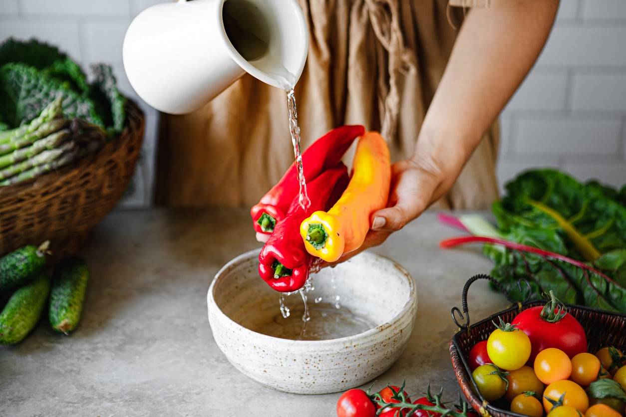 Does soaking vegetables in baking soda water actually work? Here's what science says — Health