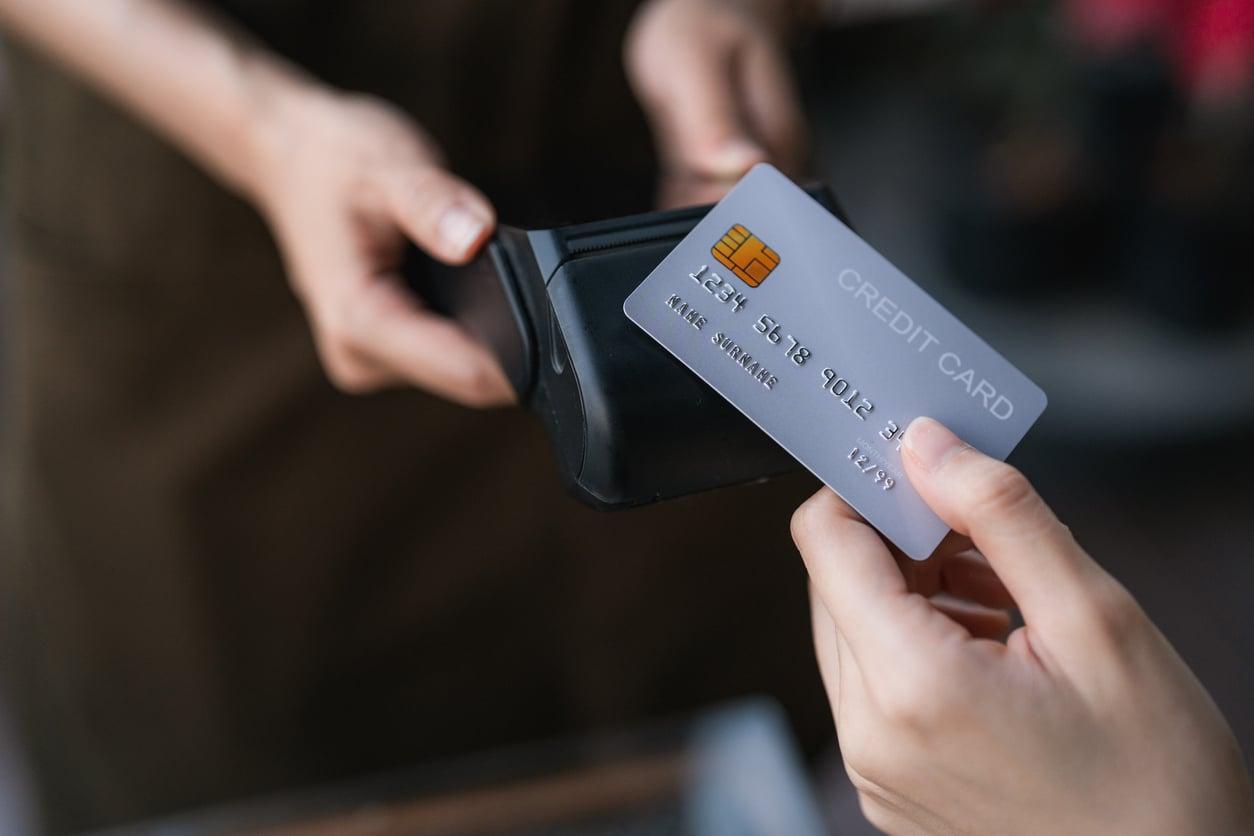 The hidden reason you spend more when you tap to pay instead of using cash — Lifestyle