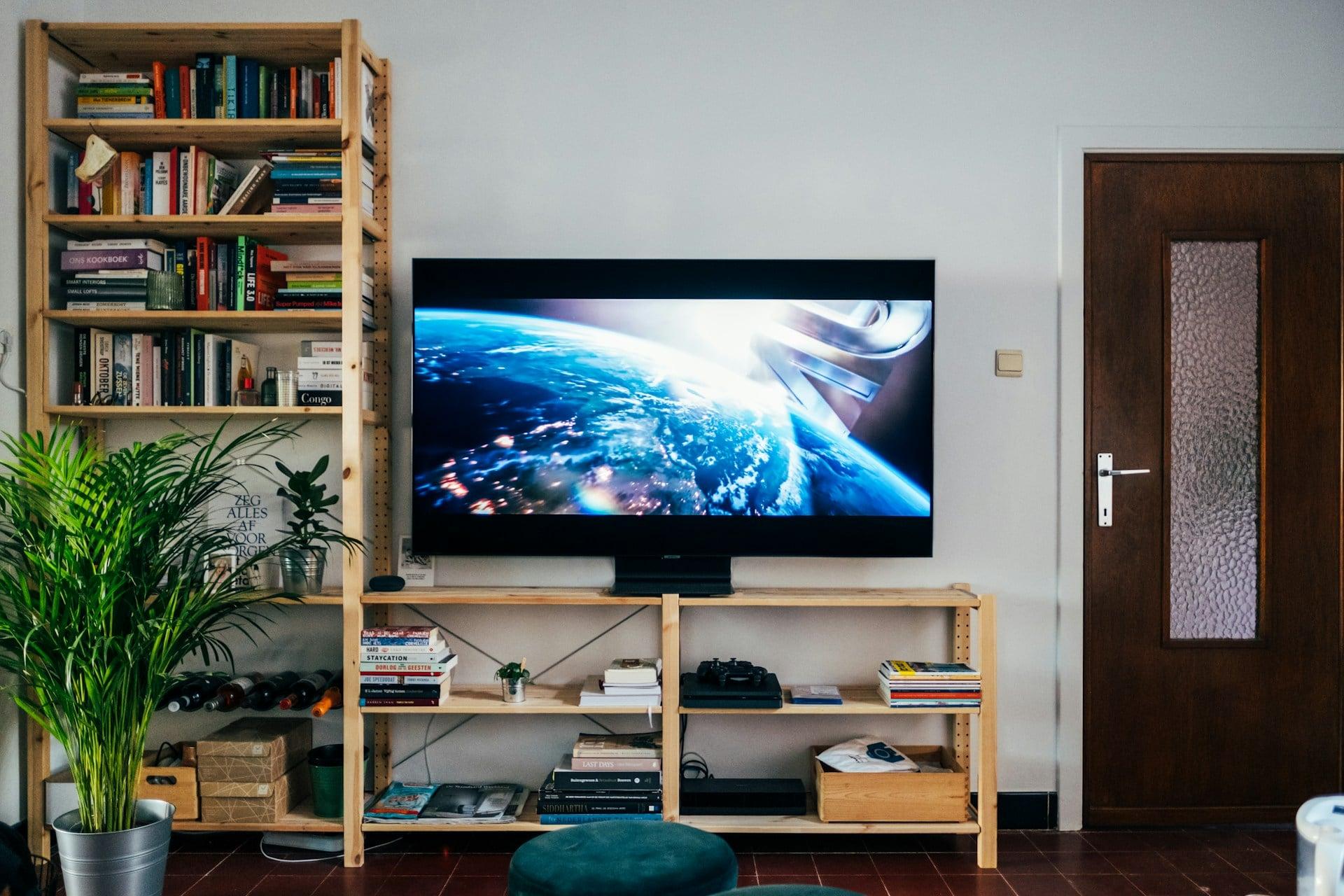 The Ten Minutes Before a Storm: What to Do on a Balcony and Inside a Flat — Household