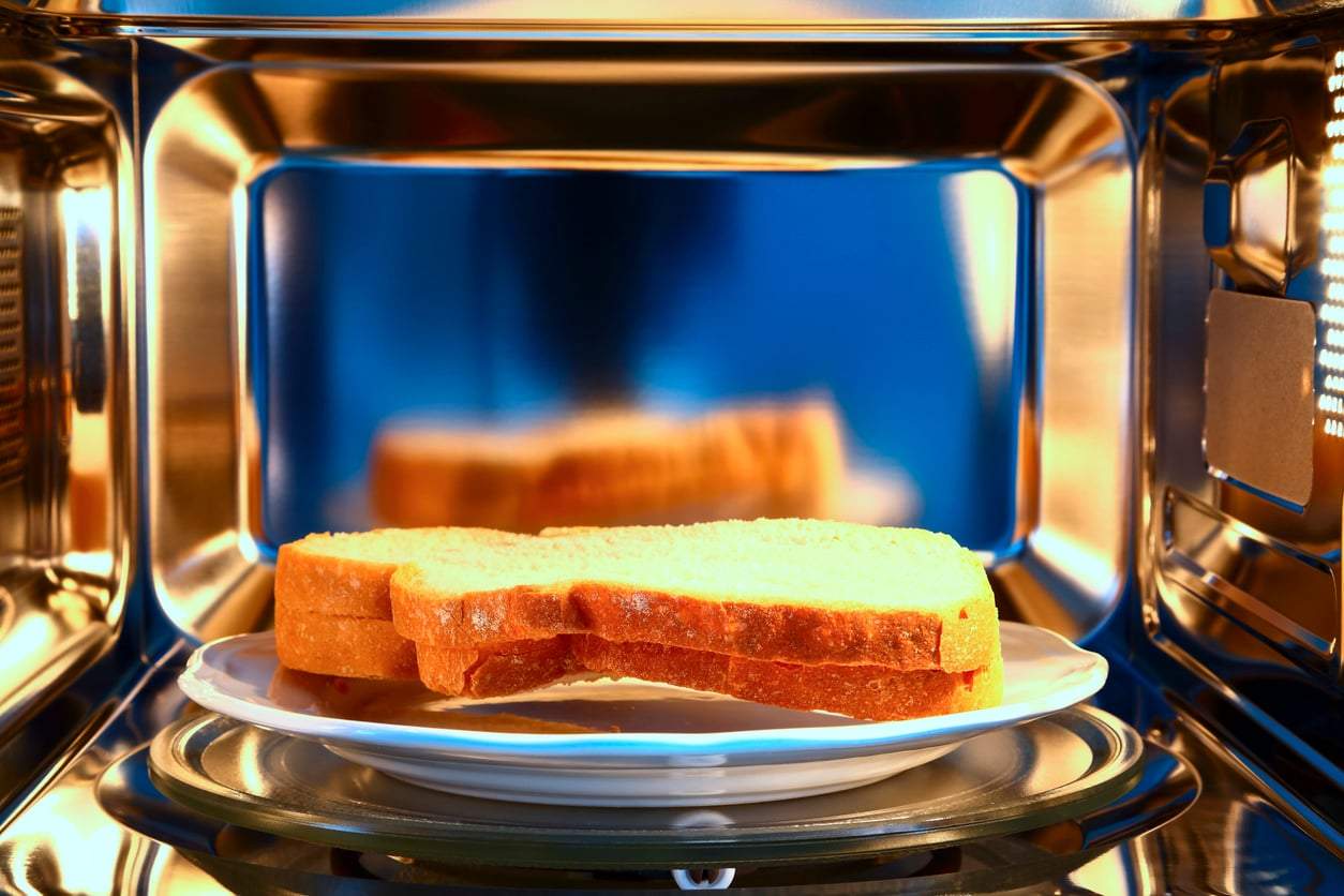 The simple trick that keeps bread soft and fluffy when you reheat it in the microwave — Household