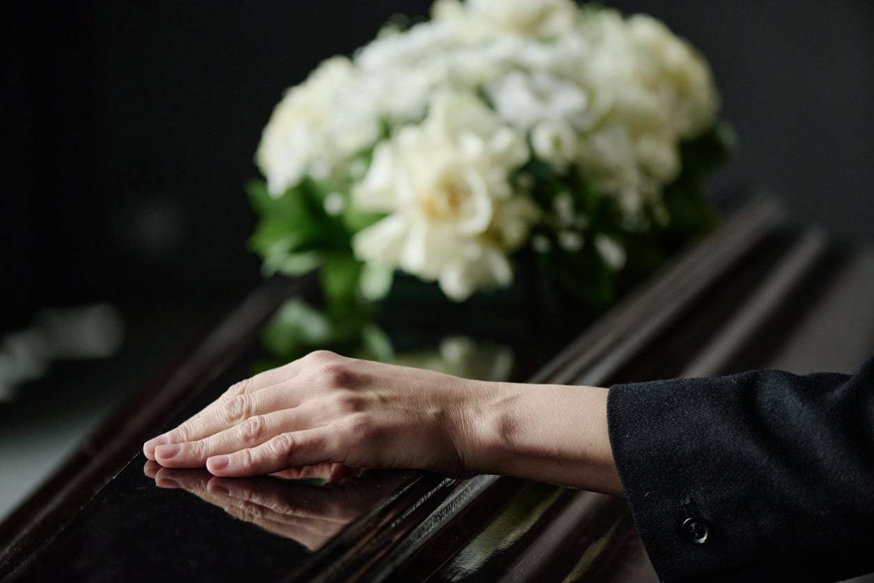 A stranger stood at my grandfather's grave — two weeks later, her letter changed everything — Family