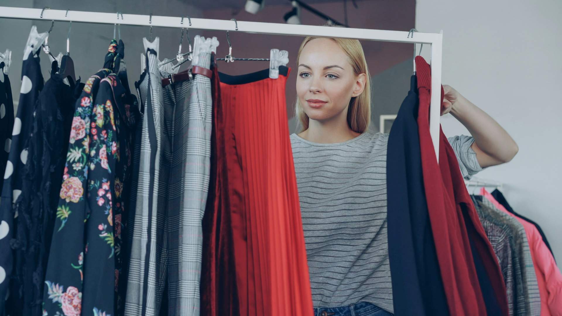 7 clothing items stylish women quietly stop wearing after 30 — Fashion