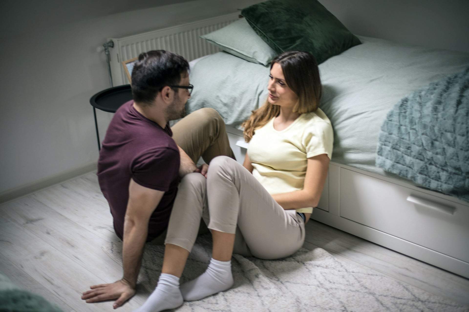 "I just walked past her while she struggled up the stairs alone" — the moment people realized they'd fallen out of love — Relationship