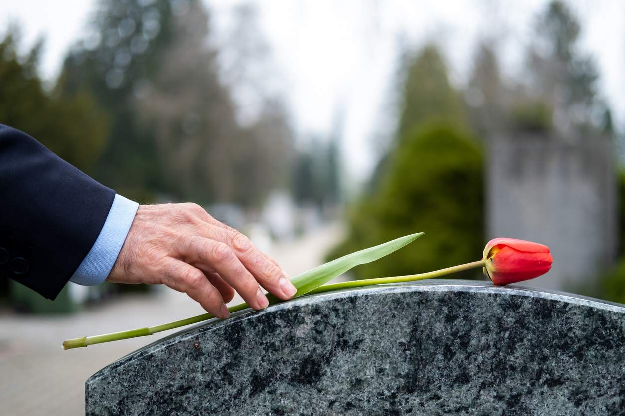 "At my aunt's funeral, a stranger told me I was his daughter" — the sentence that changed everything — Family