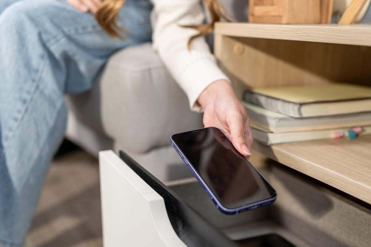 I Found a Second Phone in My Husband's Drawer — That's How I Discovered the Double Life He'd Been Living — Relationship